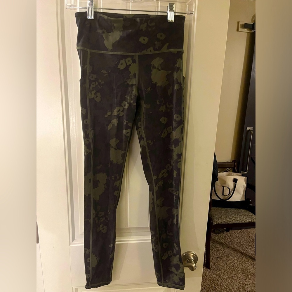 Vuori Stride Flower Camo Legging, Size XS